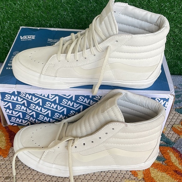 Vans Sks-Hi Reissue VI
(The General)@Itwhtasprgs
VNOA4BVH09F WMNS sneakers - Picture 2 of 16